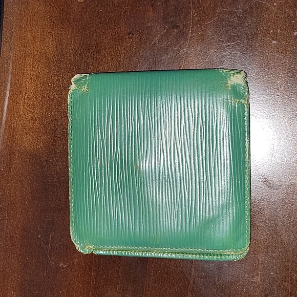 Vintage Epi Green Wallet - Picture 4 of 8